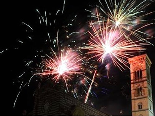 capodanno prato in piazza in centro storico foto